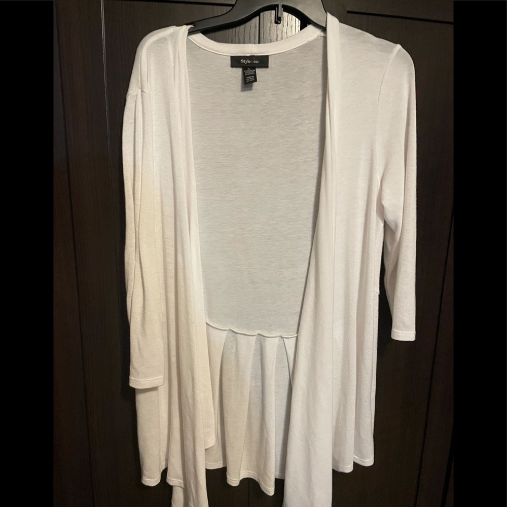 Style and Co white cardgain